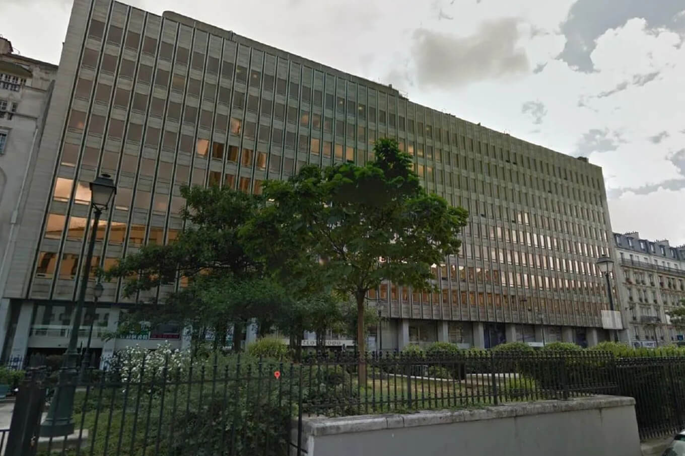 Bureau Opéré : le spécialiste du Bureau clefs en main partout en France - 75017 Paris - Maillot 2000 - Immeuble